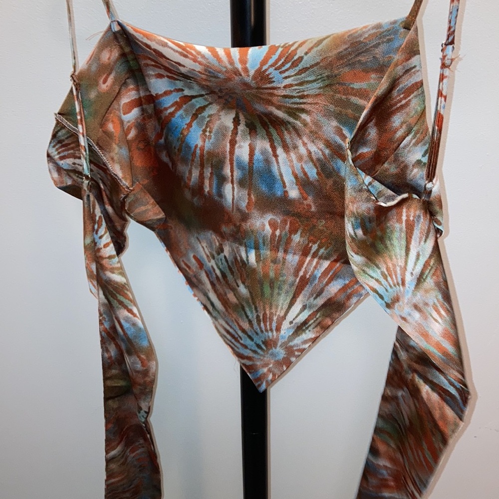 Tie dye bandanna top! I ACCEPT OFFERS!😍 - Picture 8 of 9